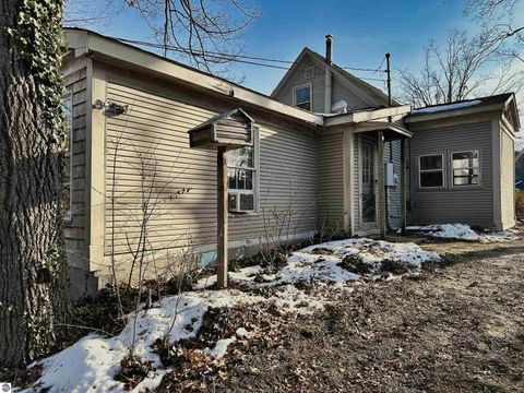 Tiny photo for 921 Washington Street, Traverse City, MI 49686 (MLS # 1941732)