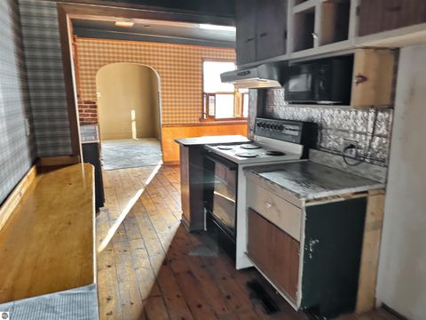 Tiny photo for 921 Washington Street, Traverse City, MI 49686 (MLS # 1941732)