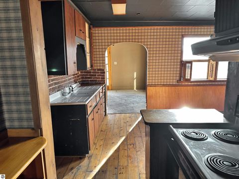 Tiny photo for 921 Washington Street, Traverse City, MI 49686 (MLS # 1941732)