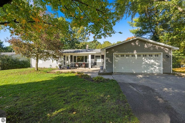 733 HIGHLAND PARK DR, TRAVERSE CITY, MI 49686 - Image 9b5daf5bb543716377b1d2cd412644e3/70443734