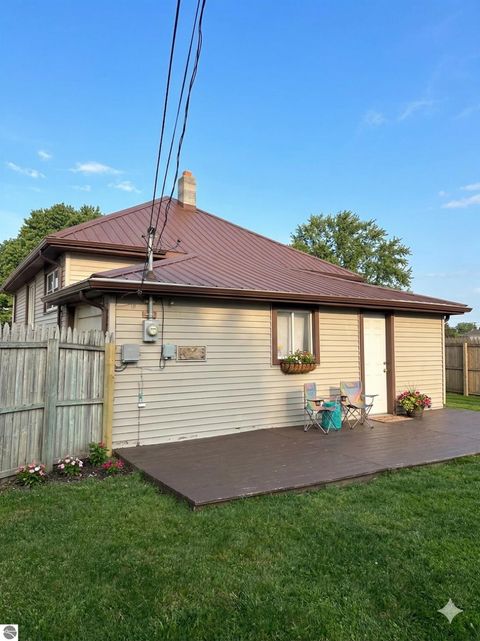 Tiny photo for 413 W 4th Street, Pinconning, MI 48650 (MLS # 1943294)
