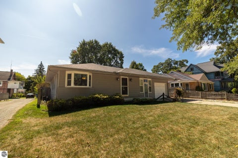 Tiny photo for 2016 Center Avenue, Bay City, MI 48708 (MLS # 1950932)
