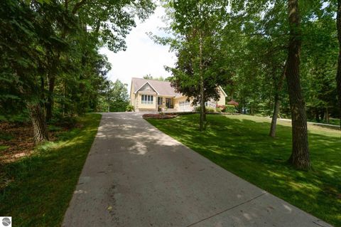 Photo of 7021 Lakewood Drive, Oscoda, MI 48750 (MLS # 1947439)