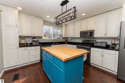 Tiny photo for 8555 11 Mile Road, Evart, MI 49631 (MLS # 1943021)