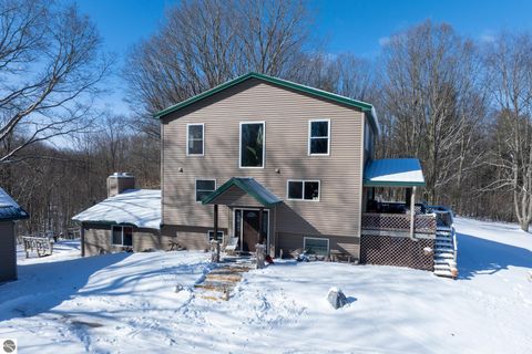 Tiny photo for 8555 11 Mile Road, Evart, MI 49631 (MLS # 1943021)