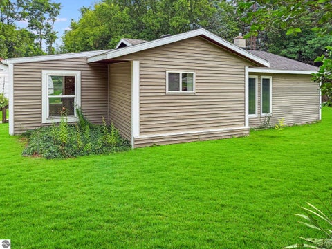 Tiny photo for 9010 E Edgar Road, Vestaburg, MI 48891 (MLS # 1949368)
