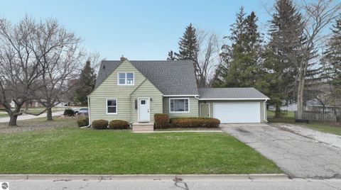 Photo of 1524 Ridge, Mt Pleasant, MI 48858 (MLS # 1943579)