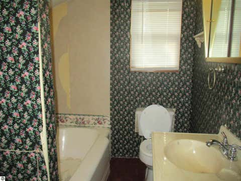 Tiny photo for 601 N River Avenue, Alma, MI 48801 (MLS # 1949427)