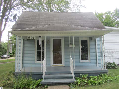 Tiny photo for 601 N River Avenue, Alma, MI 48801 (MLS # 1949427)