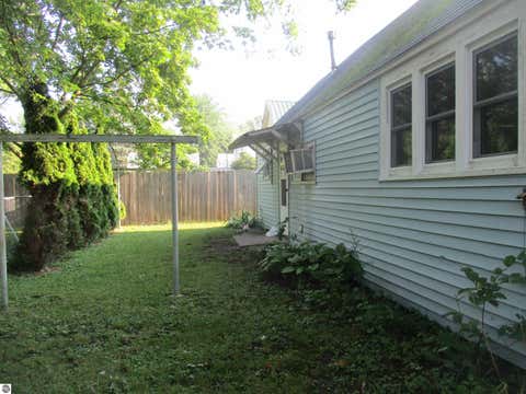Tiny photo for 601 N River Avenue, Alma, MI 48801 (MLS # 1949427)