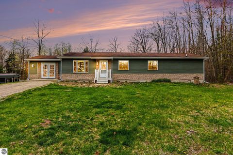 Photo of 1015 Shaw Road, Gladwin, MI 48624 (MLS # 1944919)
