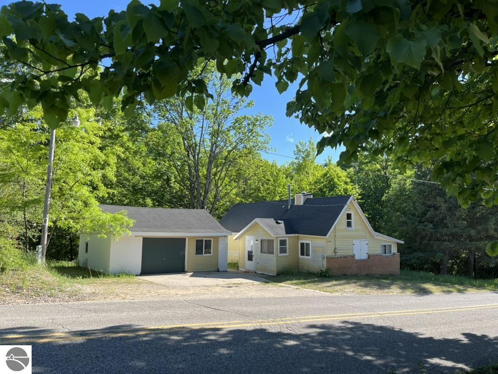Photo 1 of 25 — 2570 Kettle Lake Road, Kalkaska, MI 49646