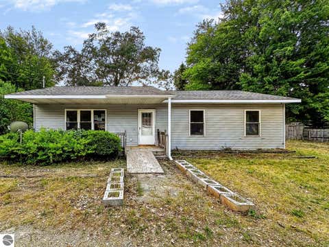 Photo of 405 Maple ST, Lake, MI 48632 (MLS # 1949008)