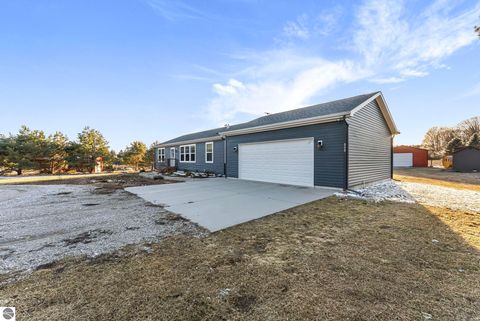 Tiny photo for 2082 S Mackinaw Trail, Cadillac, MI 49601 (MLS # 1943217)