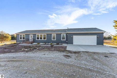 Tiny photo for 2082 S Mackinaw Trail, Cadillac, MI 49601 (MLS # 1943217)