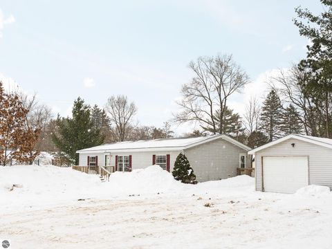 Photo of 303 S Orange Street, Kalkaska, MI 49646 (MLS # 1942238)