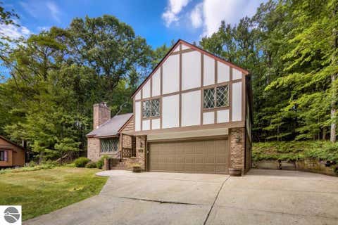 Photo of 3706 Holiday View Road, Traverse City, MI 49686 (MLS # 1949402)