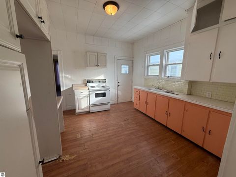 Tiny photo for 310 N Kinney Avenue, Mt Pleasant, MI 48858 (MLS # 1942986)