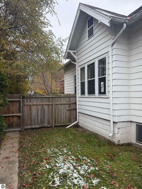 Tiny photo for 610 S Washington Street, Mt Pleasant, MI 48858 (MLS # 1940739)