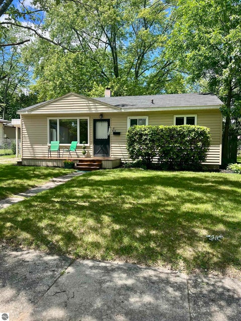 Tiny photo for 412 Rockingham Avenue, Alma, MI 48801 (MLS # 1946559)