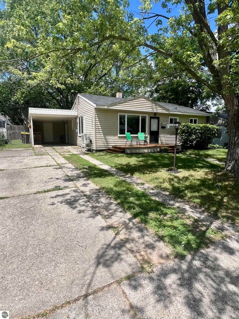 Tiny photo for 412 Rockingham Avenue, Alma, MI 48801 (MLS # 1946559)