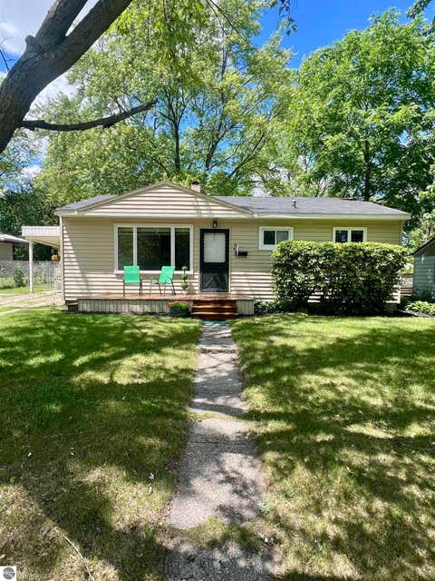 Tiny photo for 412 Rockingham Avenue, Alma, MI 48801 (MLS # 1946559)