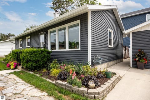 Tiny photo for 1022 Centre Street, Traverse City, MI 49686 (MLS # 1947437)