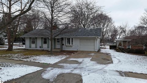 Photo of 990 Glencoe Road, Alma, MI 48801 (MLS # 1941639)