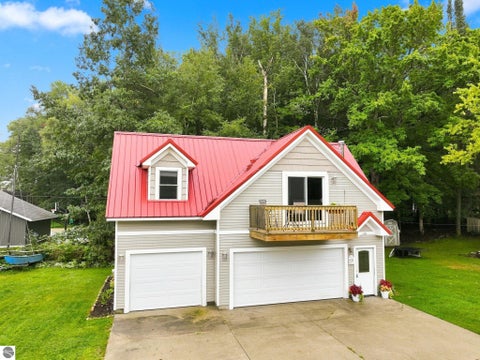 Photo of 110 Bass Court, Cadillac, MI 49601 (MLS # 1950259)