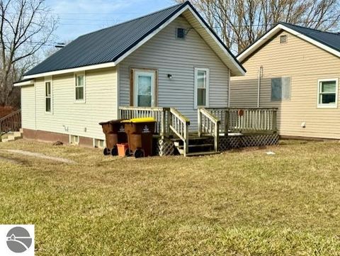 Photo of 346 N Grover Street, Alma, MI 48801 (MLS # 1941536)