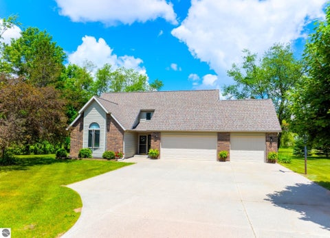 Tiny photo for 296 Coachman Drive, Mt Pleasant, MI 48858 (MLS # 1946985)