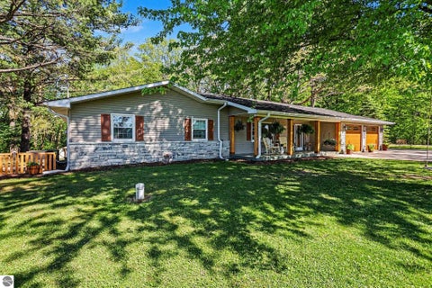 Tiny photo for 341 S Lincoln RD, Mt Pleasant, MI 48858 (MLS # 1945475)