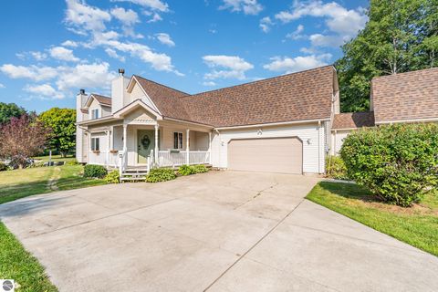 Photo of 7746 Five Lakes Drive, Farwell, MI 48622 (MLS # 1935024)