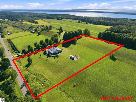 4135 SHADYNOOK RD, CENTRAL LAKE, MI 49622 - Image a7e0bf8dfdd2f399f445148f535ccffc/2621795973