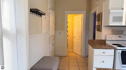 Tiny photo for 630 W Eighth Street, Traverse City, MI 49684 (MLS # 1952067)