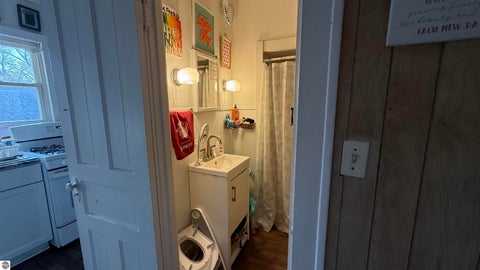 Tiny photo for 630 W Eighth Street, Traverse City, MI 49684 (MLS # 1952067)