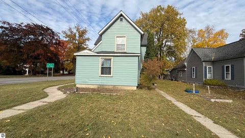 Tiny photo for 630 W Eighth Street, Traverse City, MI 49684 (MLS # 1952067)