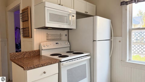 Tiny photo for 630 W Eighth Street, Traverse City, MI 49684 (MLS # 1952067)
