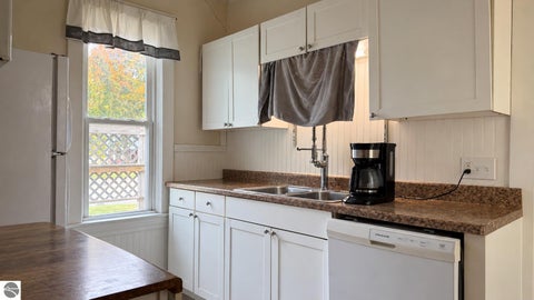 Tiny photo for 630 W Eighth Street, Traverse City, MI 49684 (MLS # 1952067)