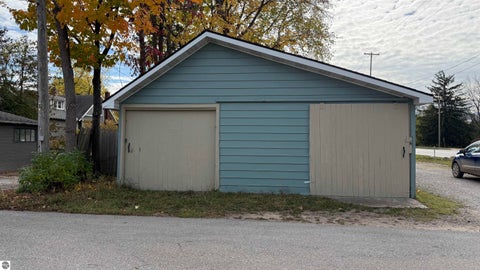 Tiny photo for 630 W Eighth Street, Traverse City, MI 49684 (MLS # 1952067)