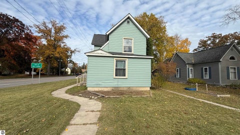 Tiny photo for 630 W Eighth Street, Traverse City, MI 49684 (MLS # 1952067)