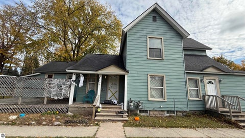 Tiny photo for 630 W Eighth Street, Traverse City, MI 49684 (MLS # 1952067)