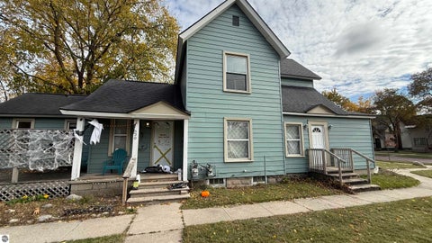 Tiny photo for 630 W Eighth Street, Traverse City, MI 49684 (MLS # 1952067)