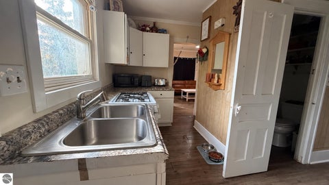 Tiny photo for 630 W Eighth Street, Traverse City, MI 49684 (MLS # 1952067)