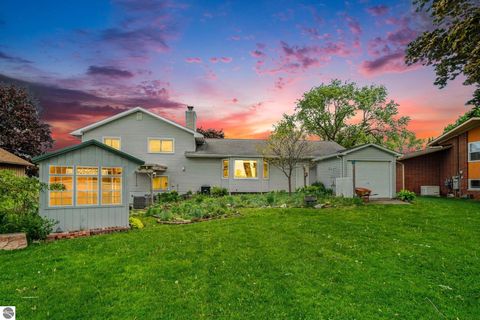 Tiny photo for 937 Riverview Drive, Alma, MI 48801 (MLS # 1945384)