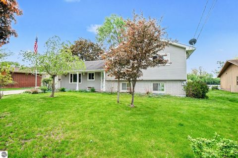 Tiny photo for 937 Riverview Drive, Alma, MI 48801 (MLS # 1945384)