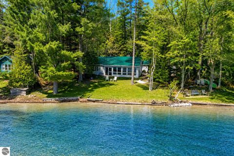 Photo of 4658 Lakeview Drive, Interlochen, MI 49643 (MLS # 1948465)
