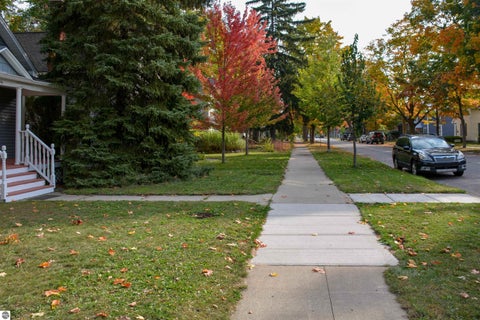 Tiny photo for 336 W Ninth Street, Traverse City, MI 49684 (MLS # 1951688)