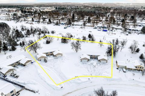 Photo of 24732481 Woodcock Lane, Traverse City, MI 49685 (MLS # 1941920)