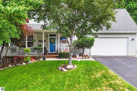 Photo of 3611 Oxford Drive, Traverse City, MI 49686 (MLS # 1946625)